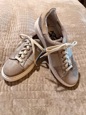 OTBT Women's Taupe Canvas Low-Top Sneakers with Cream Soles